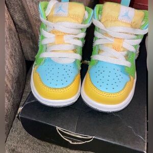 Jordan 1 Mid SE "Glacier Ice/White/Citron Pulse" 5c